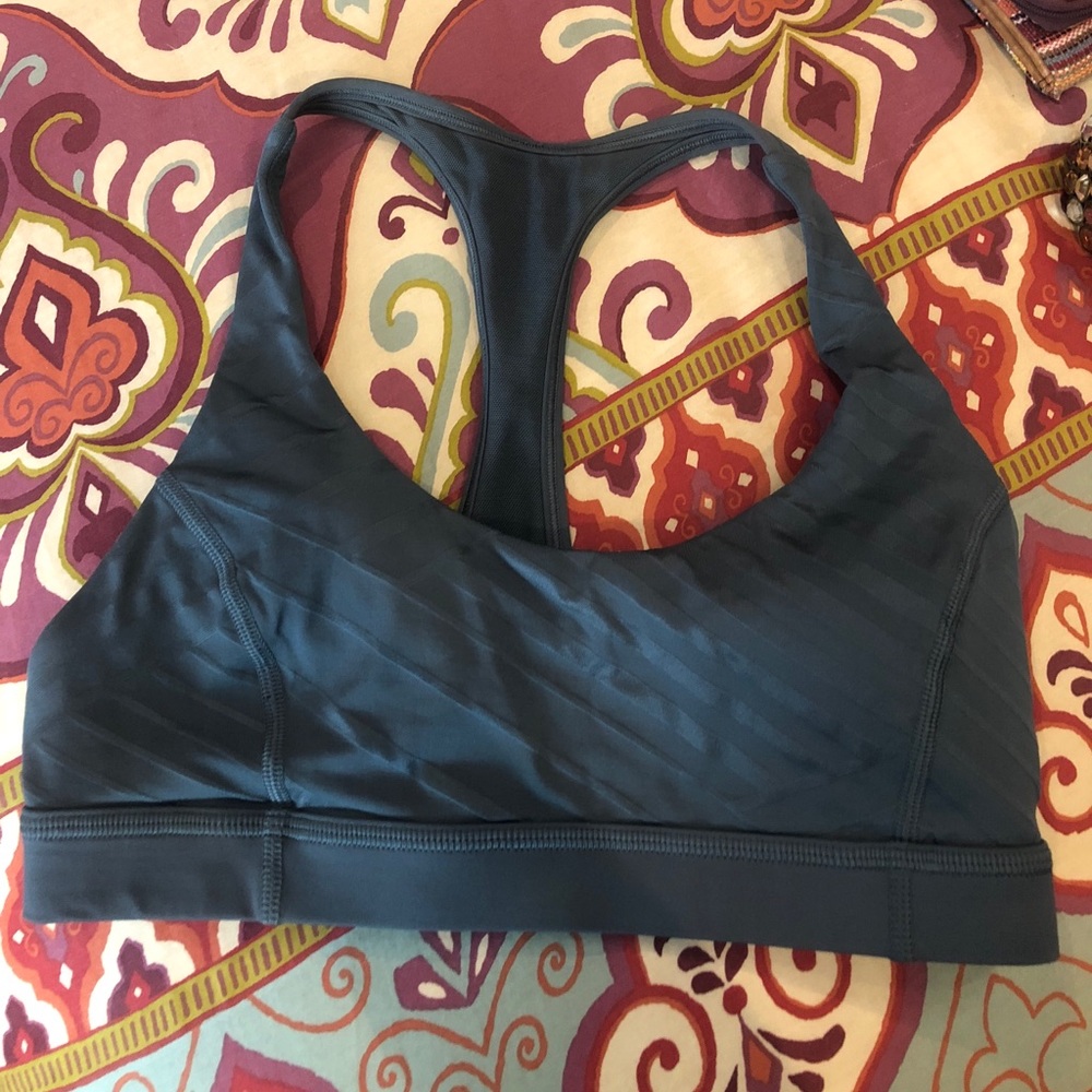 Lululemon sports bra